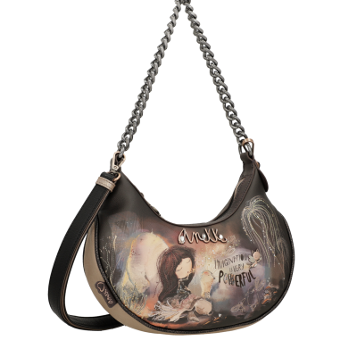 Mala de ombro castanha com alça em corrente e ilustração colorida de menina e anjo.