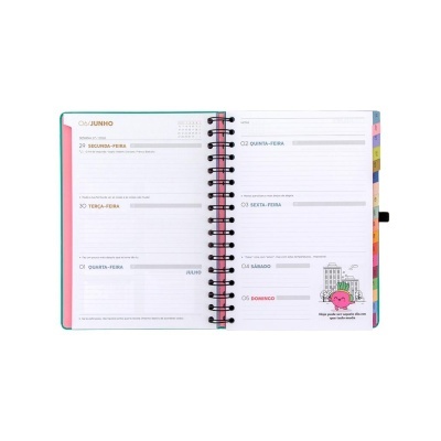 Agenda semanal aberta com organização dos dias e ilustração de coração feliz