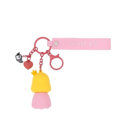 Chaveiro rosa com boneco e dois penduradores em silicone