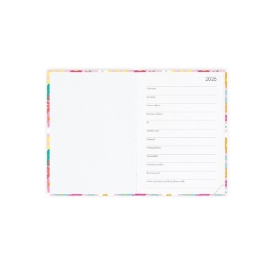 Agenda 2026 com capa floral e página interna para informações de contacto