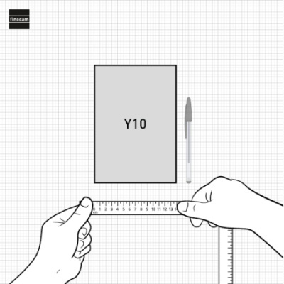 Bloco Y10 com caneta e mãos a medir régua
