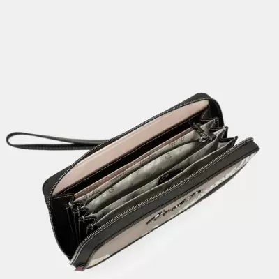 Carteira feminina rosa claro com compartimentos internos e fecho preto