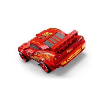 Carrinho de brinquedo vermelho inspirado no personagem Lightning McQueen do filme Cars