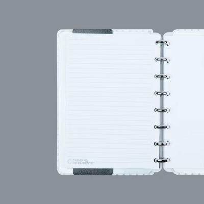 Caderno inteligente branco aberto com folhas pautadas e anéis metálicos