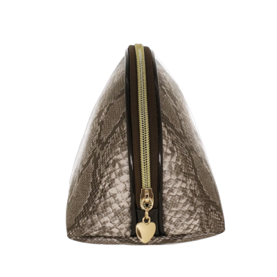 Estojo triangular com padrão de pele de cobra e fecho dourado em forma de coração