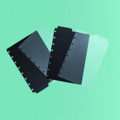 Separadores plásticos para fichário em cores preta, cinza escuro e transparente