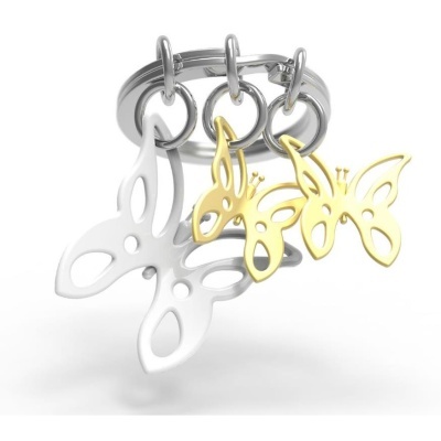 Chaveiro com pendentes de borboletas douradas e prateadas em fundo branco