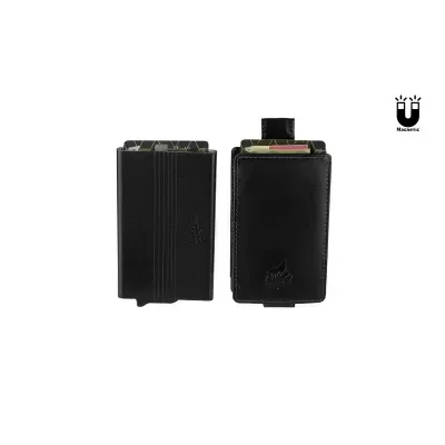 Carteira masculina preta em pele com compartimentos para cartões