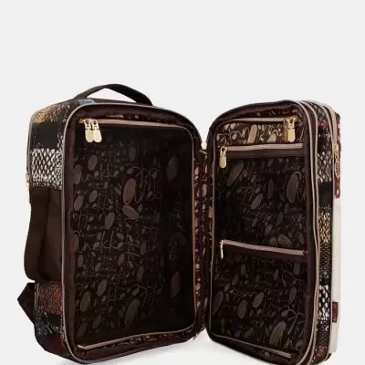 Mochila aberta com padrão colorido e interior forrado castanho com vários compartimentos.