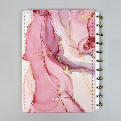 Caderno com capa marmoreada rosa e lilás com argolas douradas