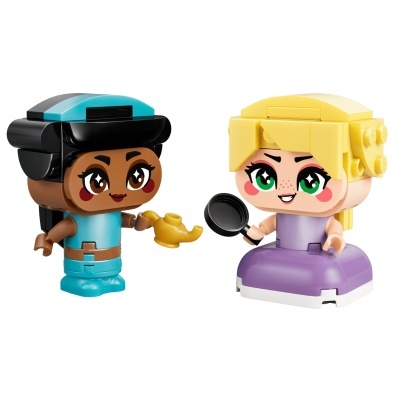 Duas figuras de LEGO com cabelo preto e amarelo, uma segurando uma lâmpada dourada e outra uma frigideira preta
