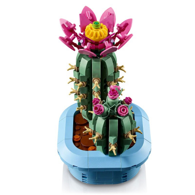 Modelo de cacto de blocos de construção com flores em vaso azul