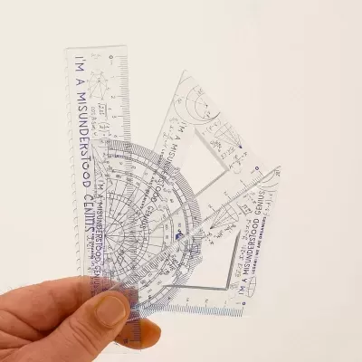 Conjunto de réguas transparentes com texto I'M A MISUNDERSTOOD GENIUS