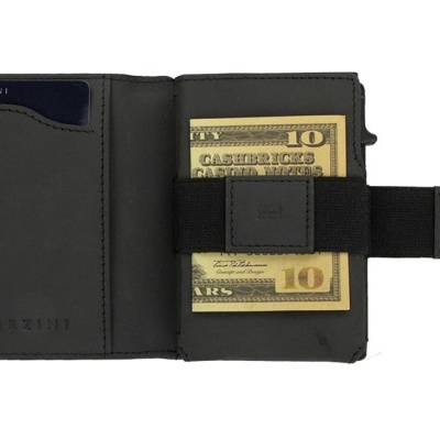 Carteira preta aberta mostrando um cartão e notas falsas de 10.