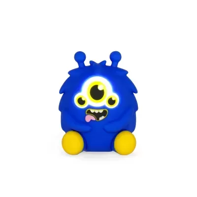 Brinquedo monstro azul com três olhos e pés amarelos