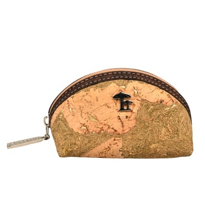 Carteira pequena semi-circular em cortiça com detalhes castanhos e fecho metálico