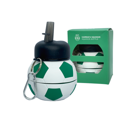 Garrafa squeeze em formato de bola de futebol verde e branca com tampa preta