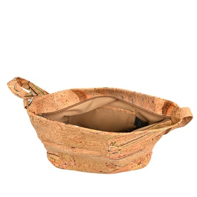 Bolsa de mão em cortiça com fecho