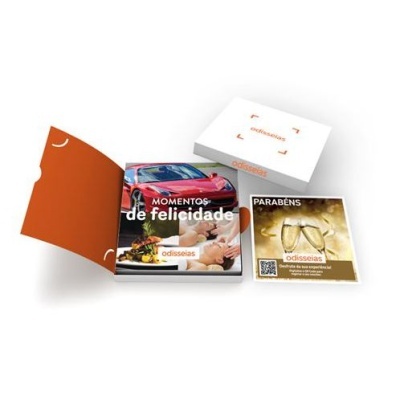 Pack de três pequenos livros coloridos com diferentes capas e textos em português.