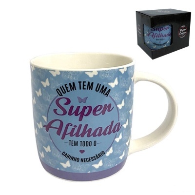 Caneca de cerâmica azul com padrão de borboletas e texto para afilhada com embalagem preta.