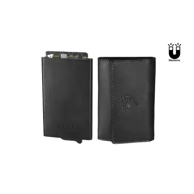 Carteira preta em couro com fecho magnético e logótipos em relevo