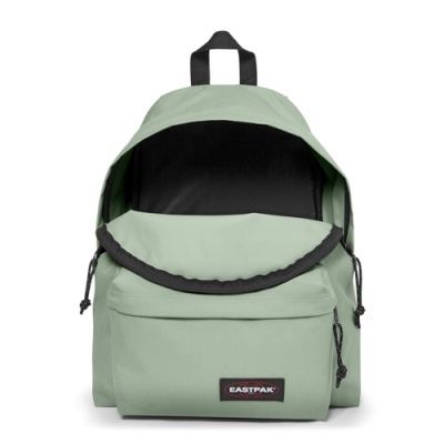 Mochila verde claro com bolso frontal e etiqueta EASTPAK