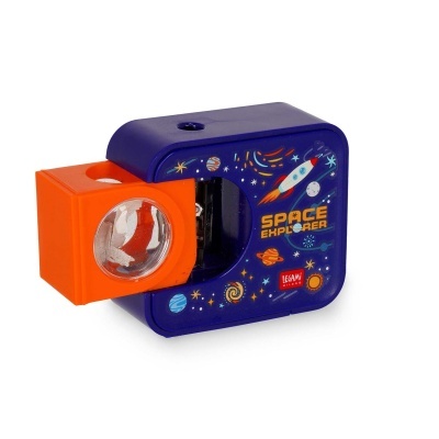 Apontador de lápis azul e laranja com tema espacial e texto SPACE EXPLORER