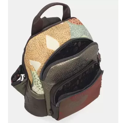 Mochila pequena colorida com bolsos frontais e alças ajustáveis