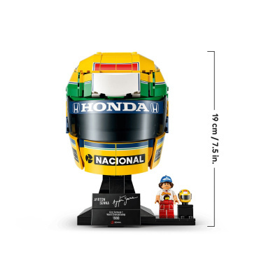 Miniatura Lego do capacete de corrida de Ayrton Senna com base e figura em fundo branco