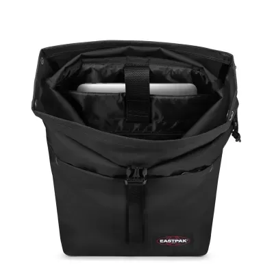 Mochila preta EASTPAK vista de cima, mostrando compartimento para laptop