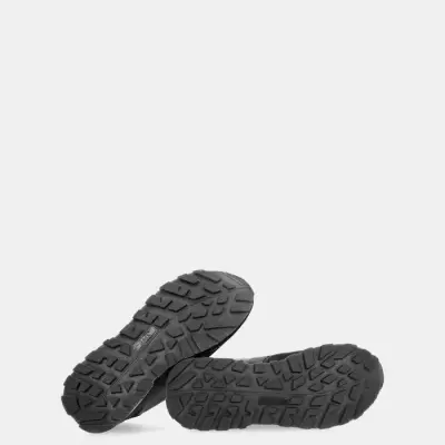 Solados pretos de sapatos com padrão antiderrapante