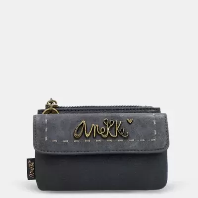 Carteira feminina pequena Amok cinzenta e preta com aplique dourado e fecho de correr.