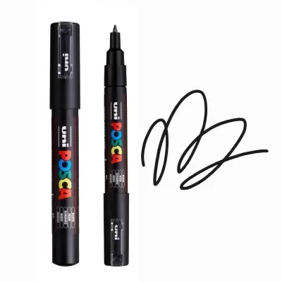 Marcador permanente preto Uni Posca com ponta fina e assinatura feita com ele