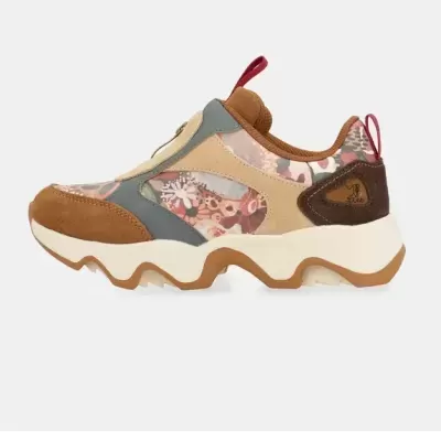 Sapatilha desportiva com padrão floral e sola dentada