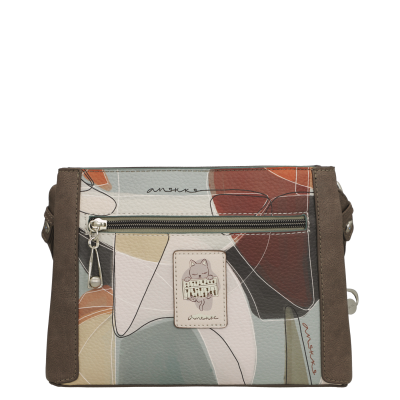 Bolsa com padrão abstrato em castanho, bege, cinza e vermelho com fecho zip e etiqueta com desenho de gato.