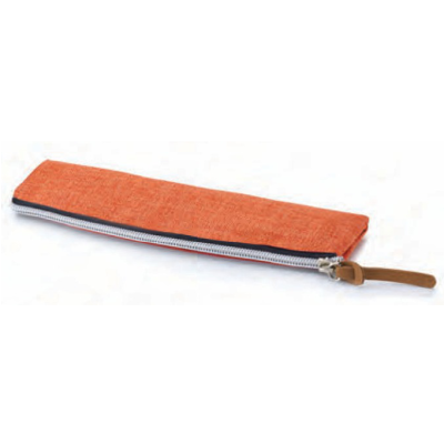 Estojo rectangular laranja com fecho de correr e puxador castanho