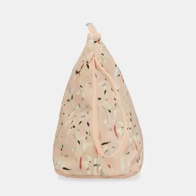 Mochila tipo saco rosa claro com padrão abstrato colorido