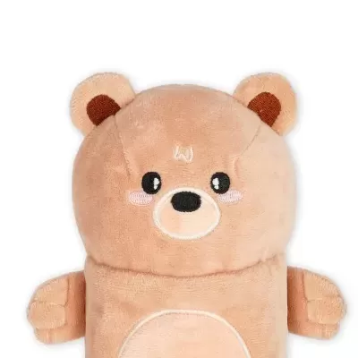 Ursinho de peluche bege com olhos e nariz bordados
