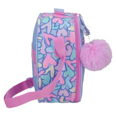 Mala pequena com padrão de corações coloridos e pompom rosa