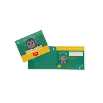 Livro infantil Wild but kind com personagem de macaco e cartão de identificação
