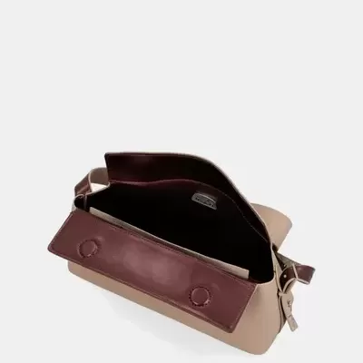 Mala de mão bege e castanho com interior castanho escuro e fecho magnético aberta