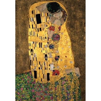Reprodução da pintura O Beijo de Gustav Klimt com figuras em mantos dourados e fundo colorido