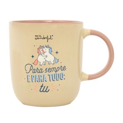 Caneca cor creme com interior rosa, ilustração de unicórnios e texto em português.