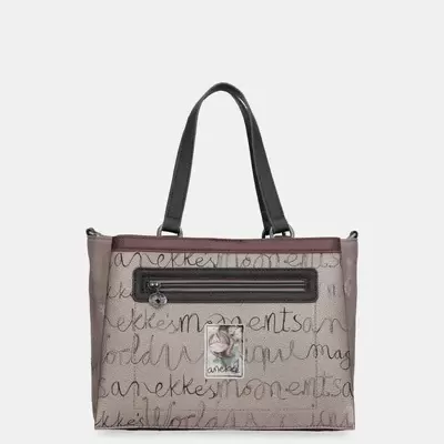 Mala de mão bege com padrão de escrita castanha e alças pretas