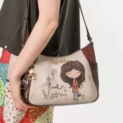 Mala de ombro bege com ilustração de menina e texto time to bloom