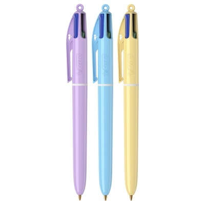 Três canetas BIC em lilás, azul e amarelo com clip e anel branco.