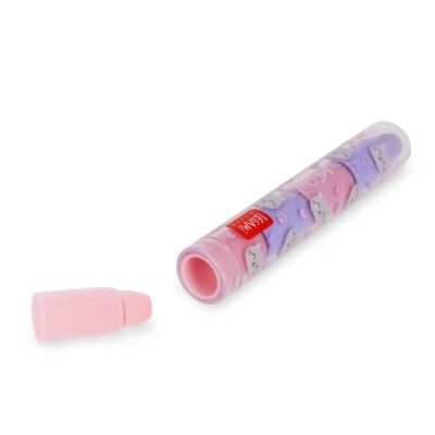 Apagador em forma de baton rosa com embalagem transparente e decorada com rostos de gatos.