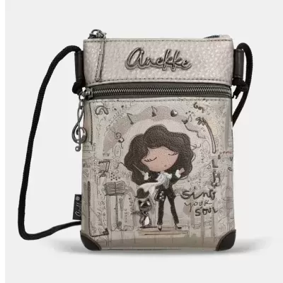Bolsa pequena Areffe cinzenta com personagem desenhada e texto Sing your SOUL