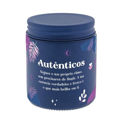 Frasco azul com texto em português e decoração floral