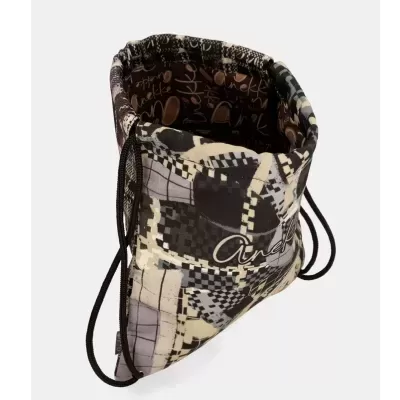 Mochila saco com padrão geométrico e cordões pretos